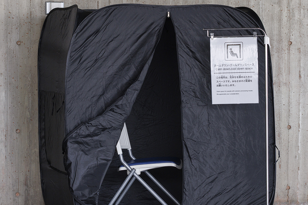 カームダウンスペース（小ホール）の写真